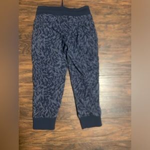 Athletic Trekkie North Printed Crop 23” Jogger Op. EUC!